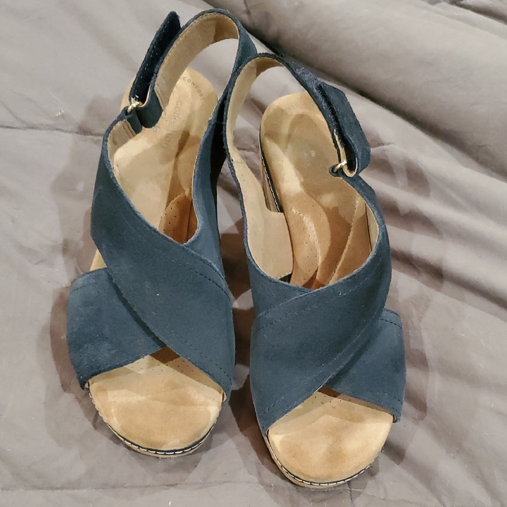 Clarks Blue Tan Sandals Modern Slip-On Design